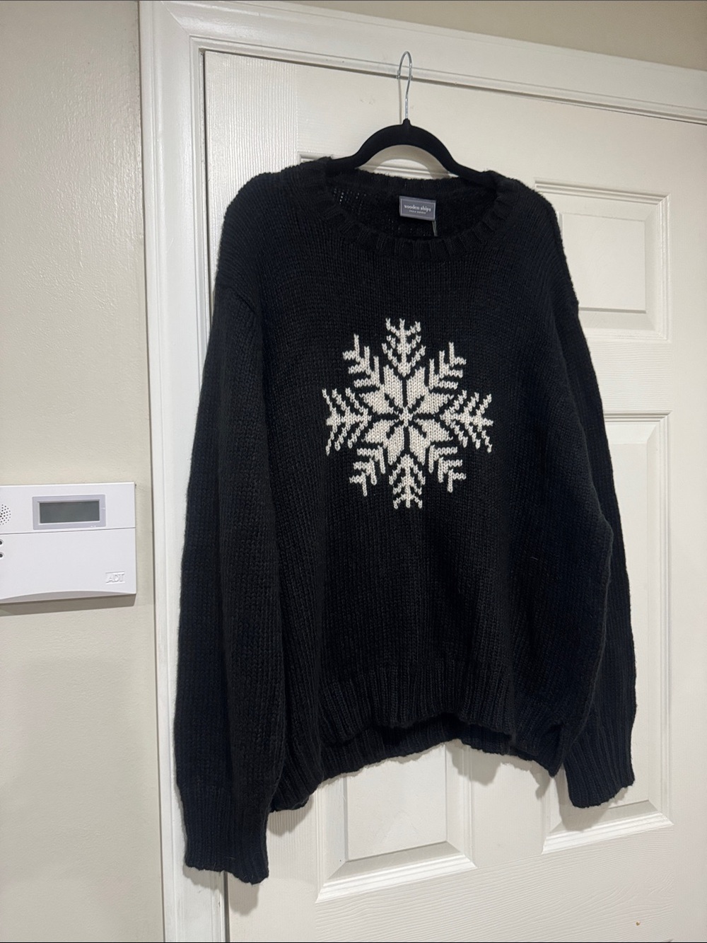 Wooden Ships/Women's Black Knit Chunky Crew Neck Sweater w/ White Snowflake/NWT!